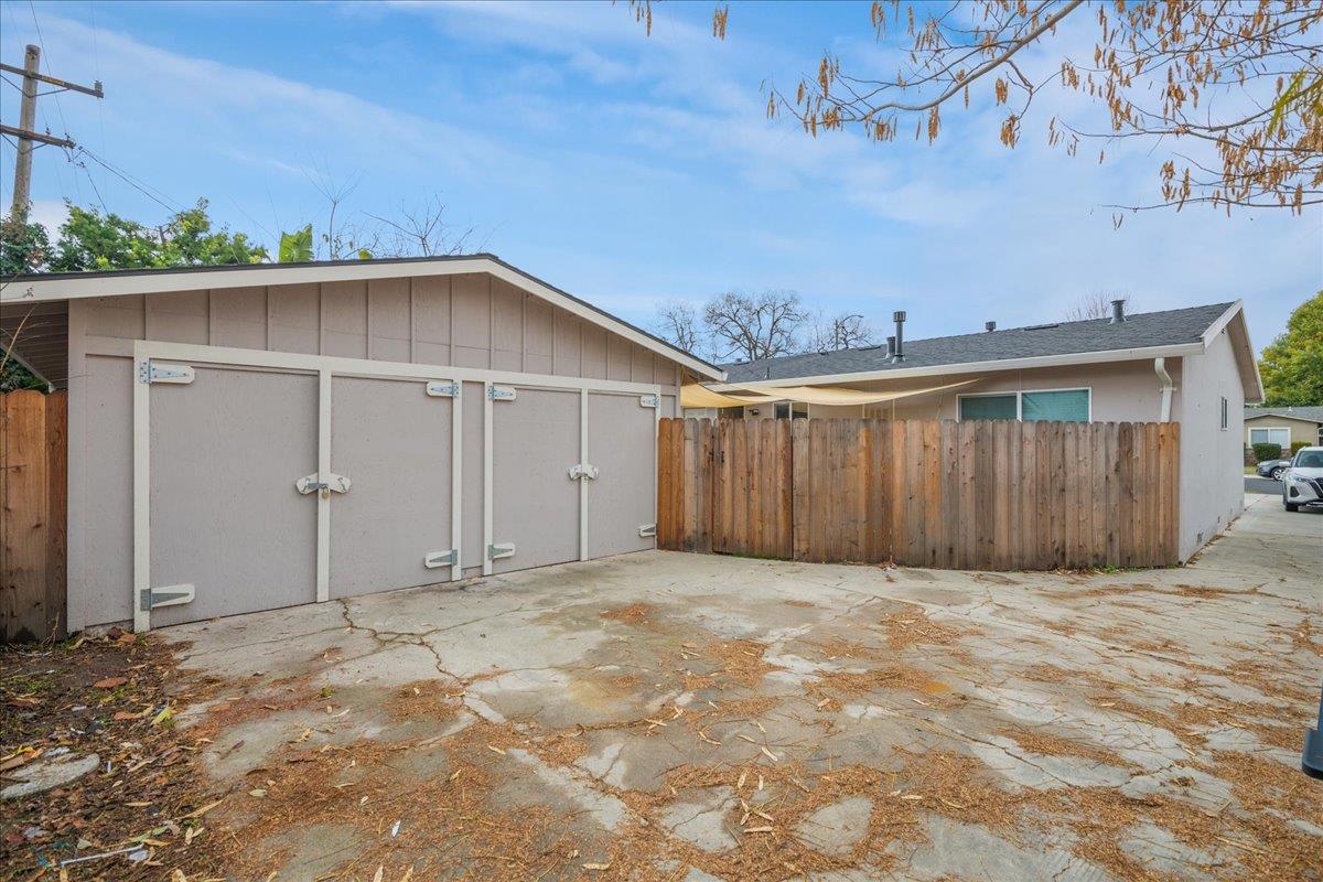 1182 Bismarck DR
