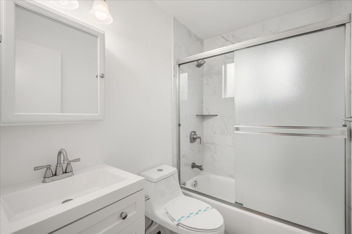 1182 Bismarck DR