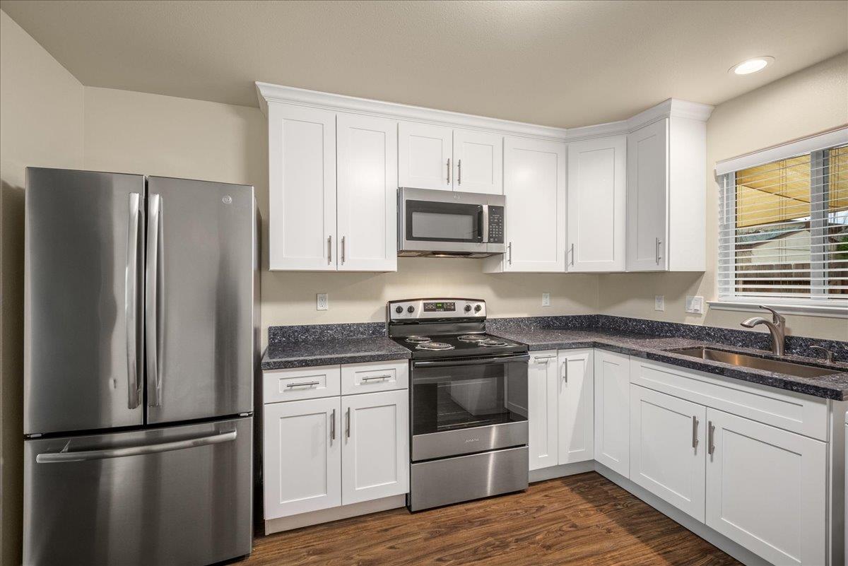 1182 Bismarck DR