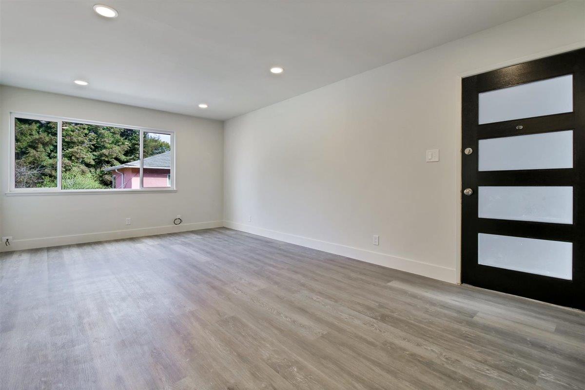 2483 Middlefield RD