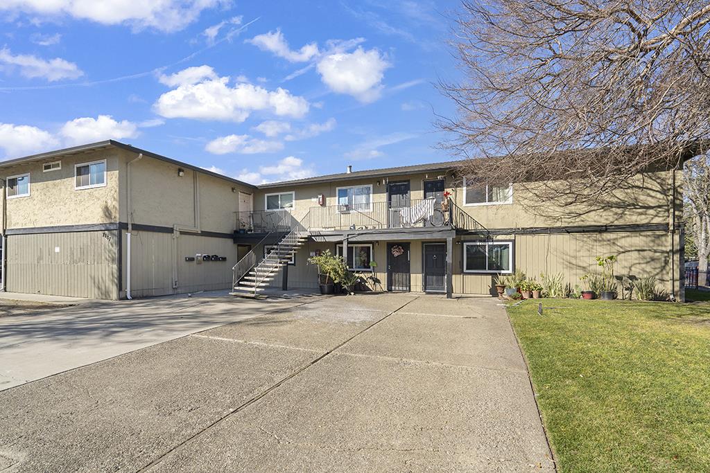 7487 Rogers Lane