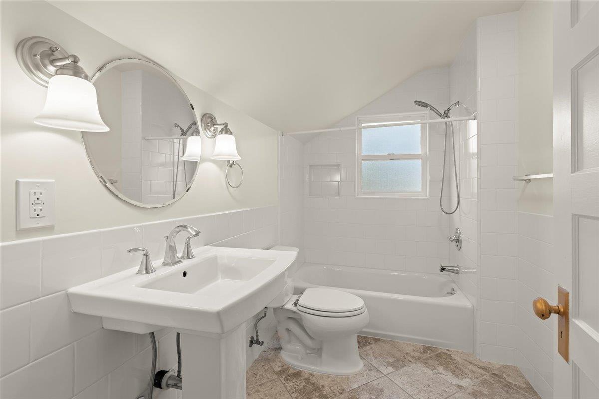 262 Hawthorne Avenue