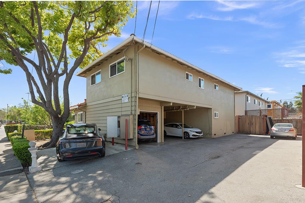 2100 Sahara Way
