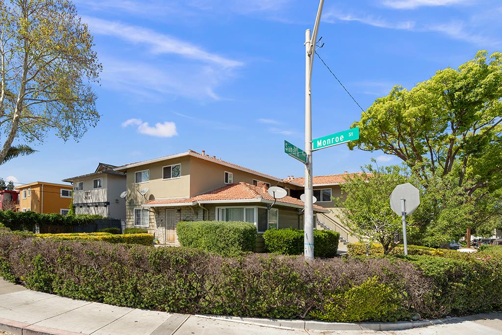 2100 Sahara Way