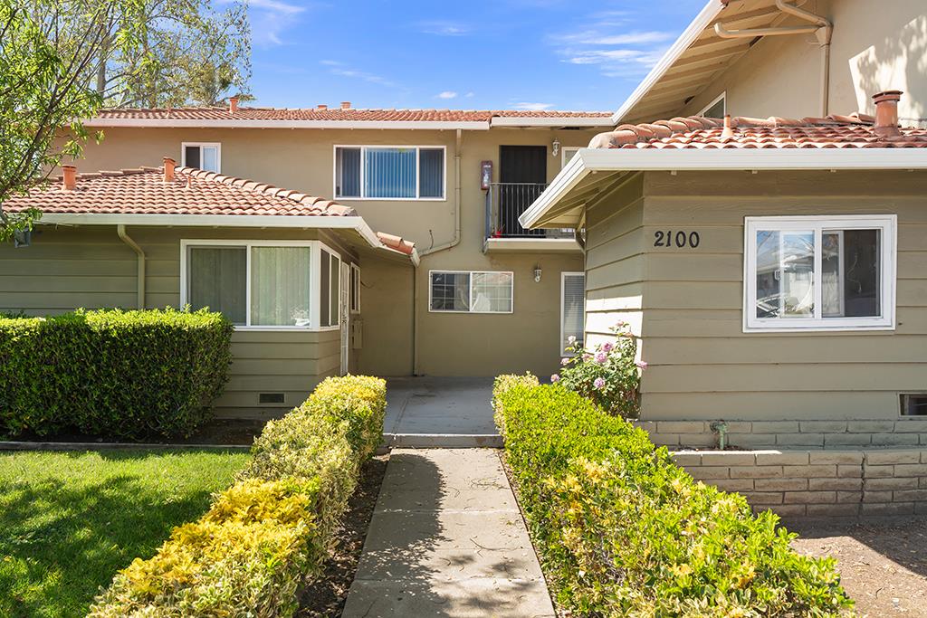 2100 Sahara Way