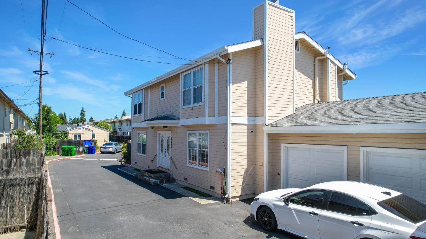 204 Sunset Boulevard