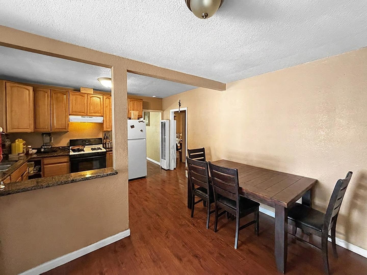 204 Sunset Boulevard
