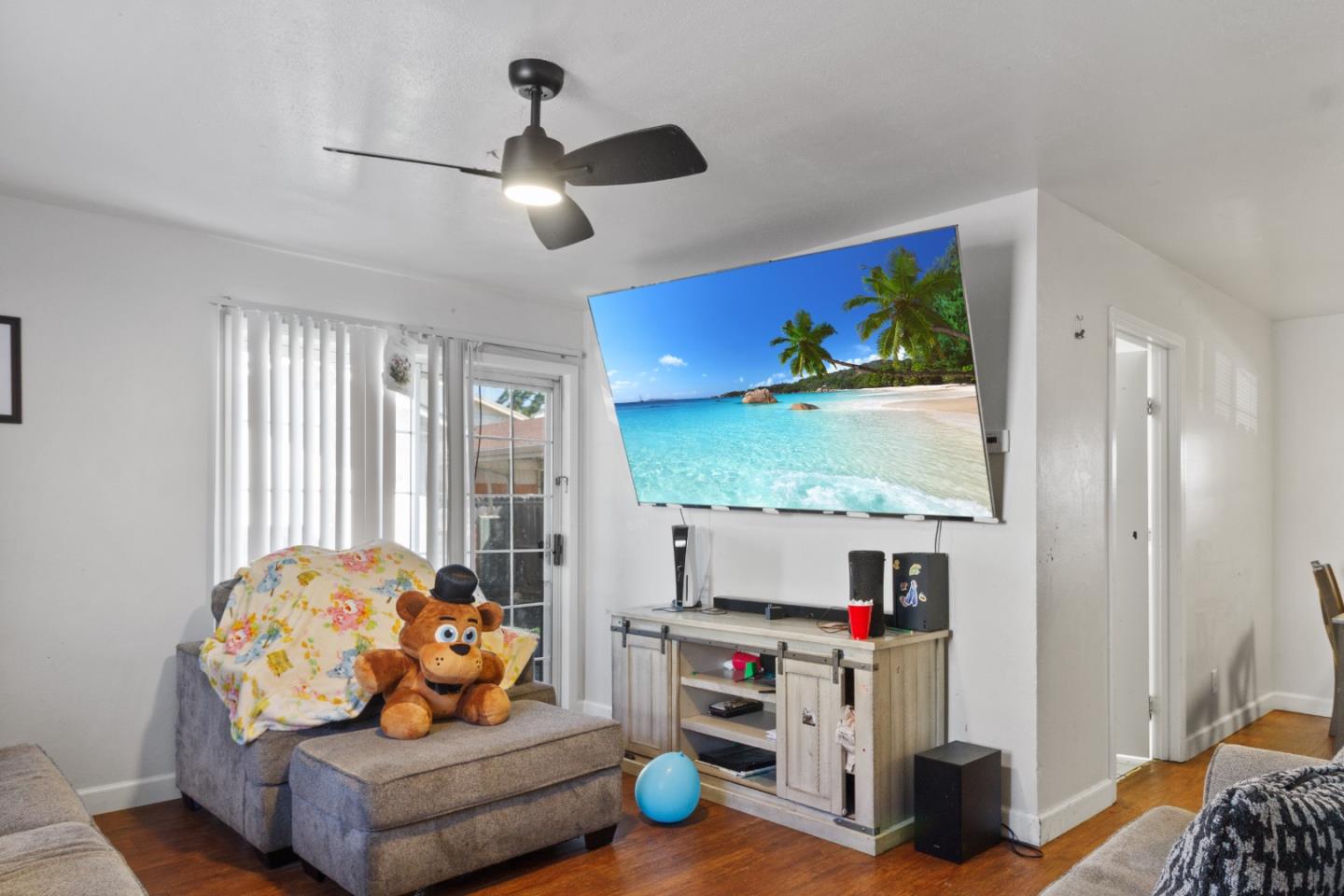 204 Sunset Boulevard