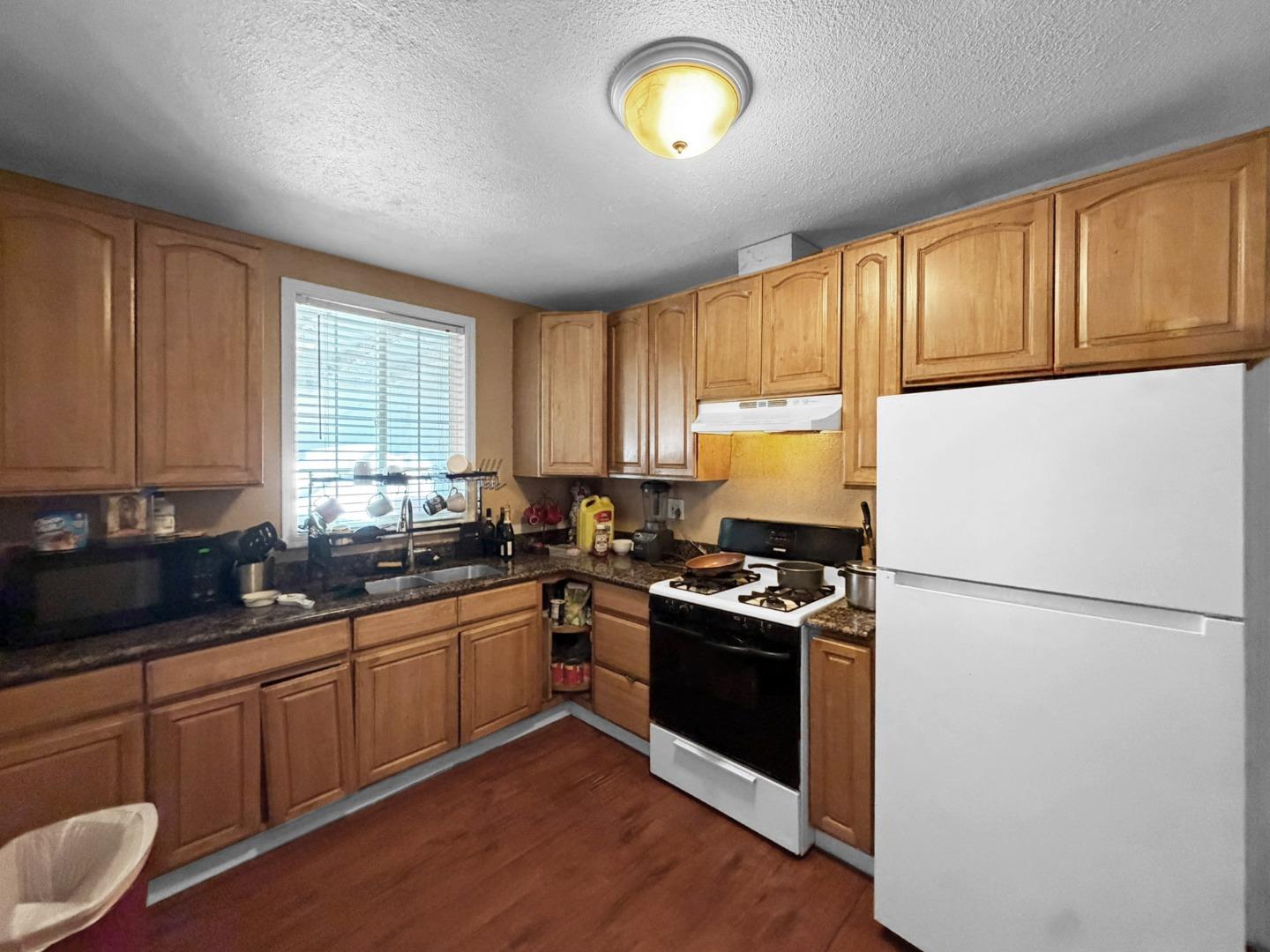204 Sunset Boulevard