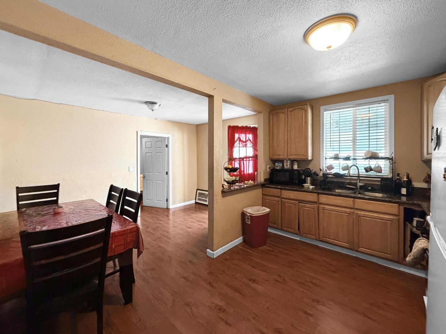 204 Sunset Boulevard
