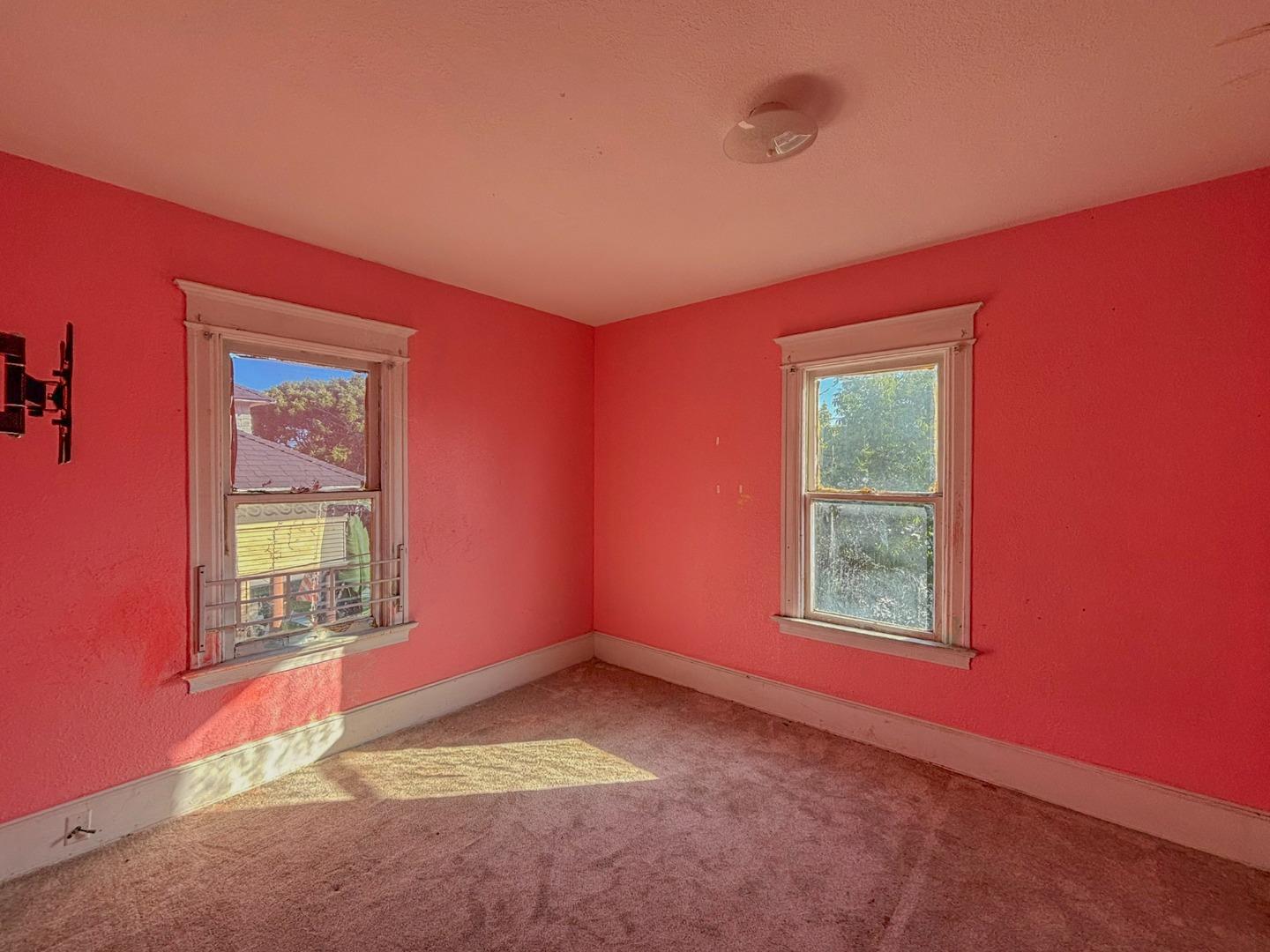 392 N 12th ST