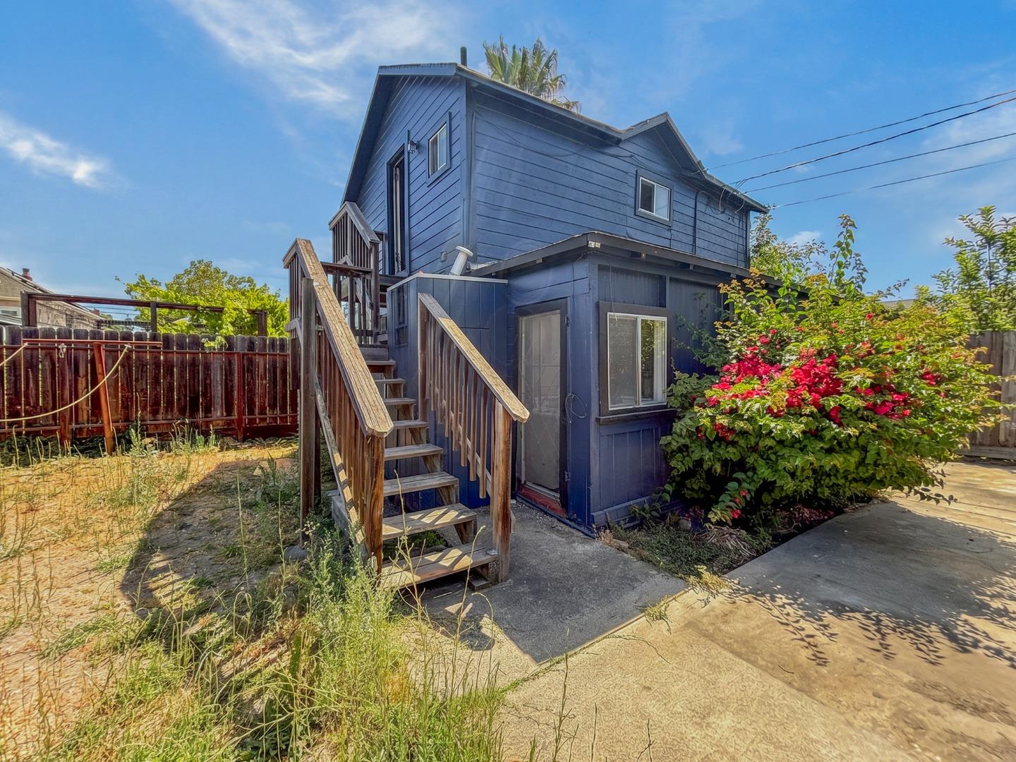 392 N 12th ST