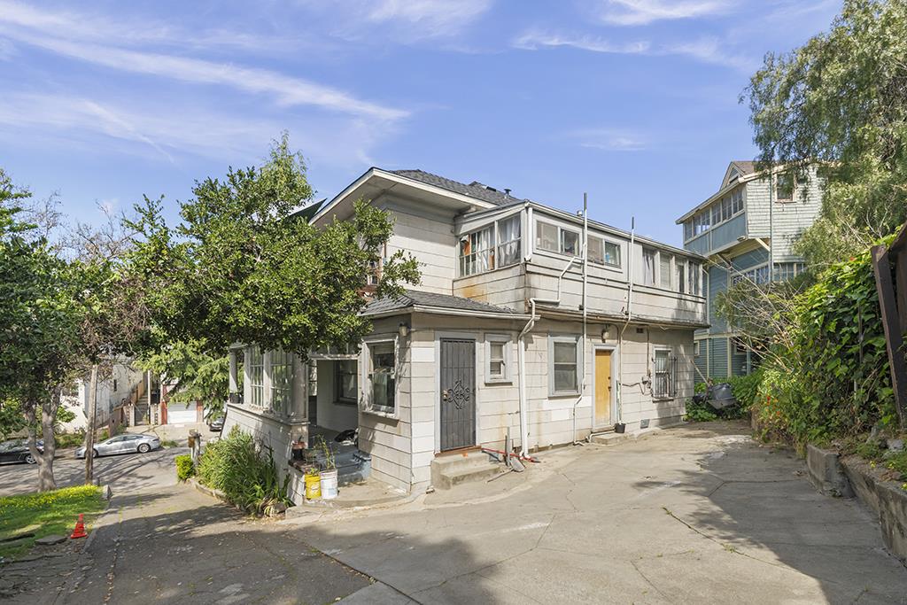 320-330 Athol AVE
