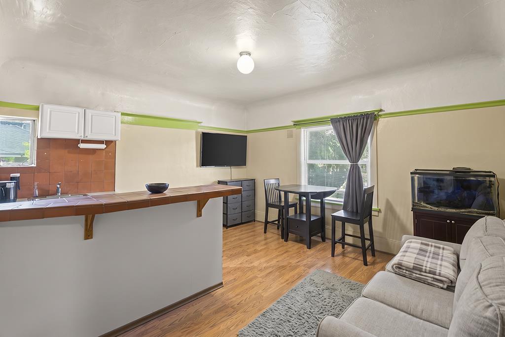 320-330 Athol AVE