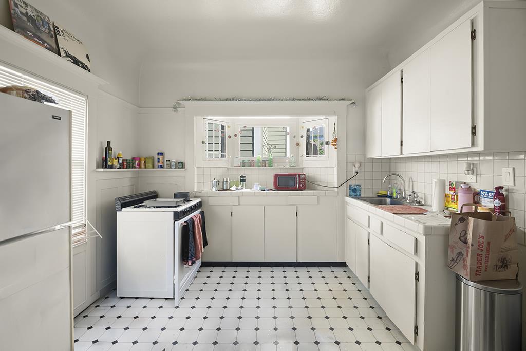 320-330 Athol AVE