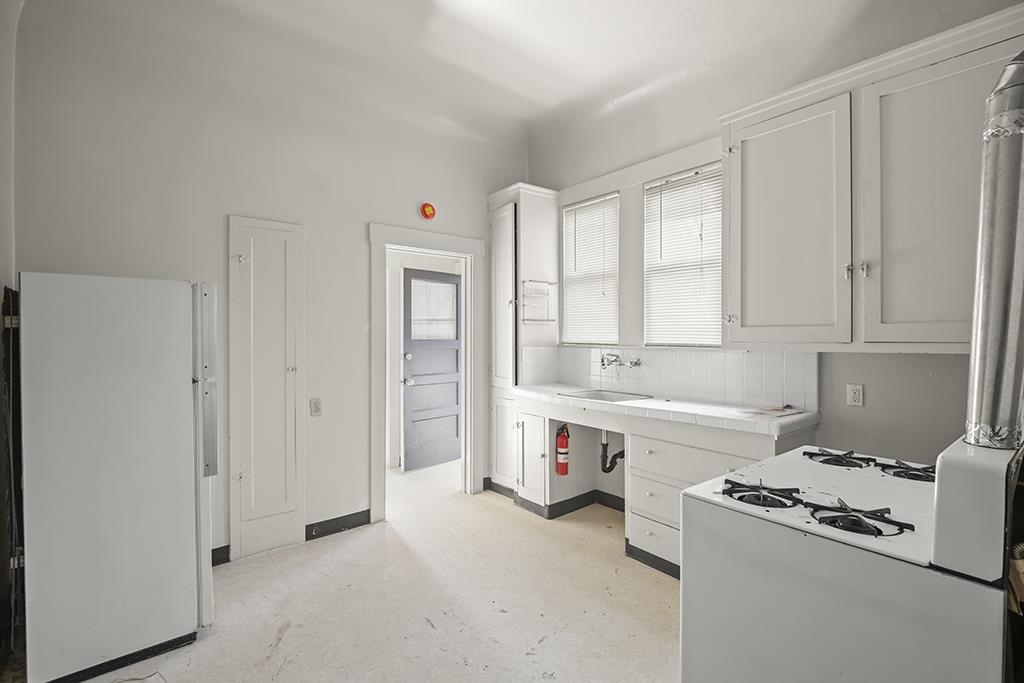 320-330 Athol AVE