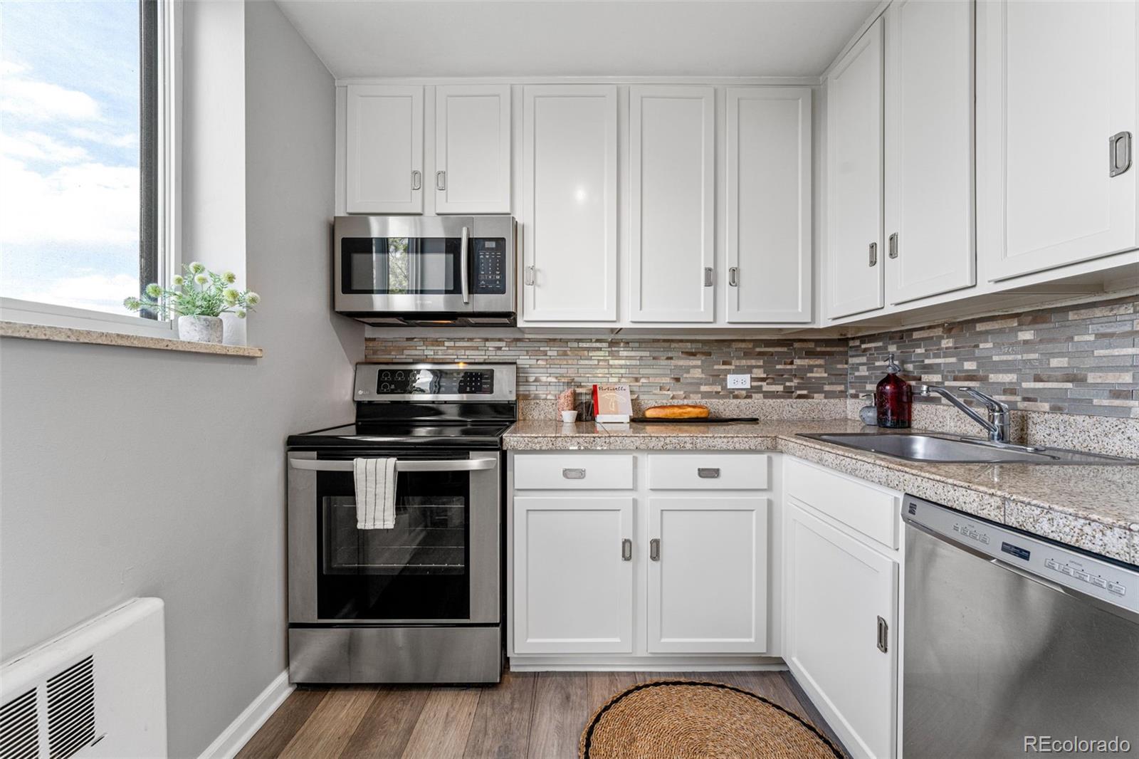 1200 Vine Street Unit: 7C