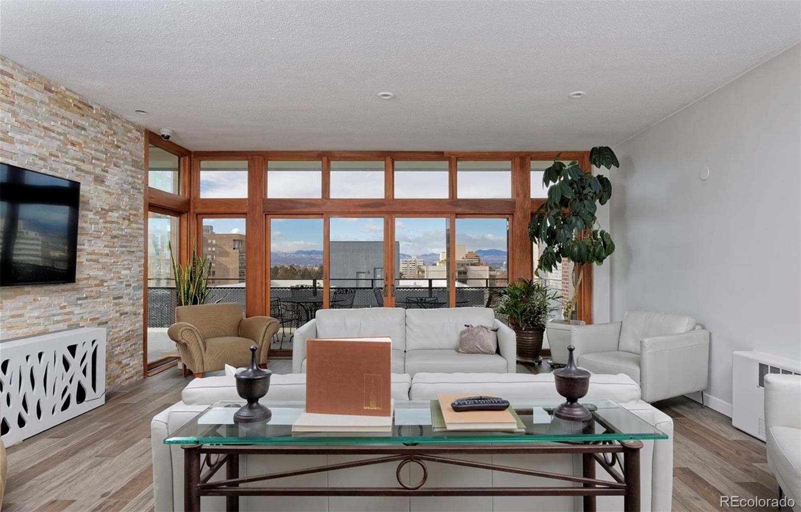 1200 Vine Street Unit: 7C