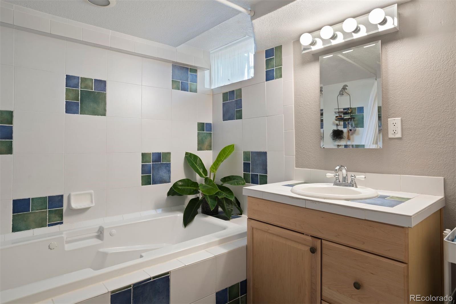 2640 N Kearney Street