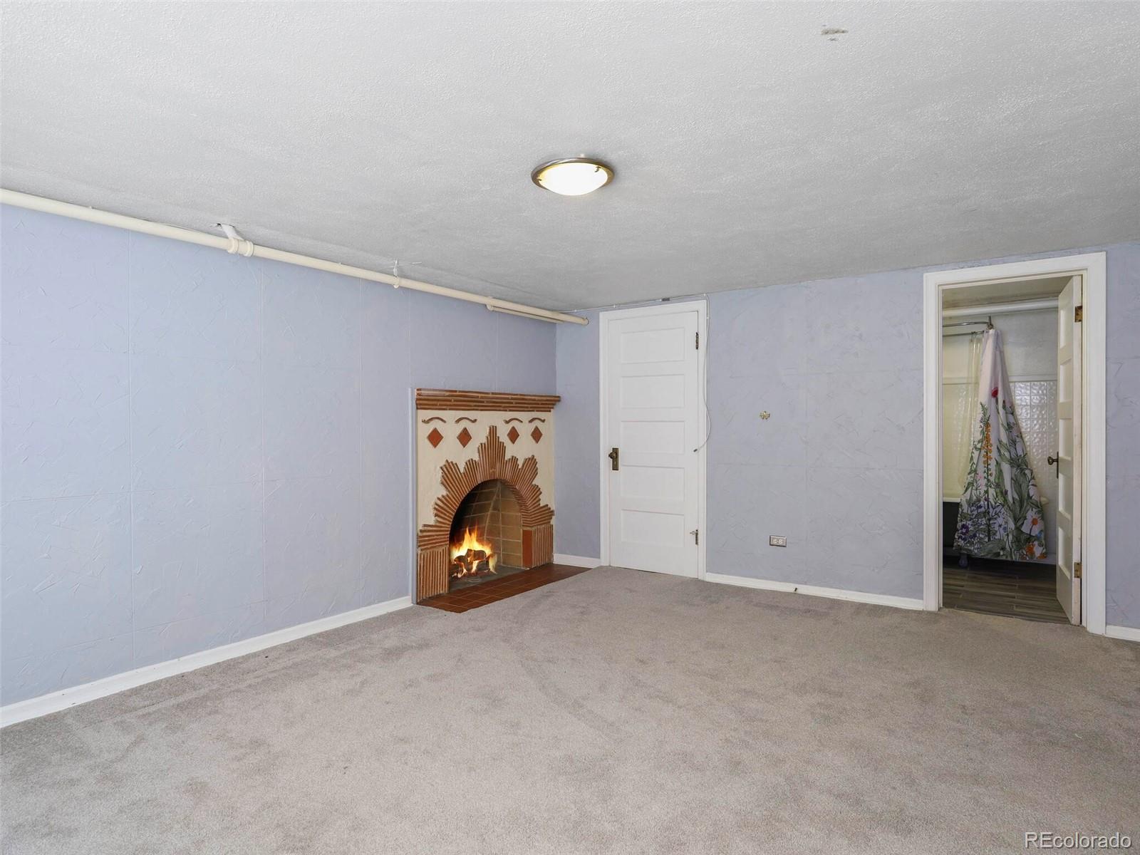 2080 N Locust Street