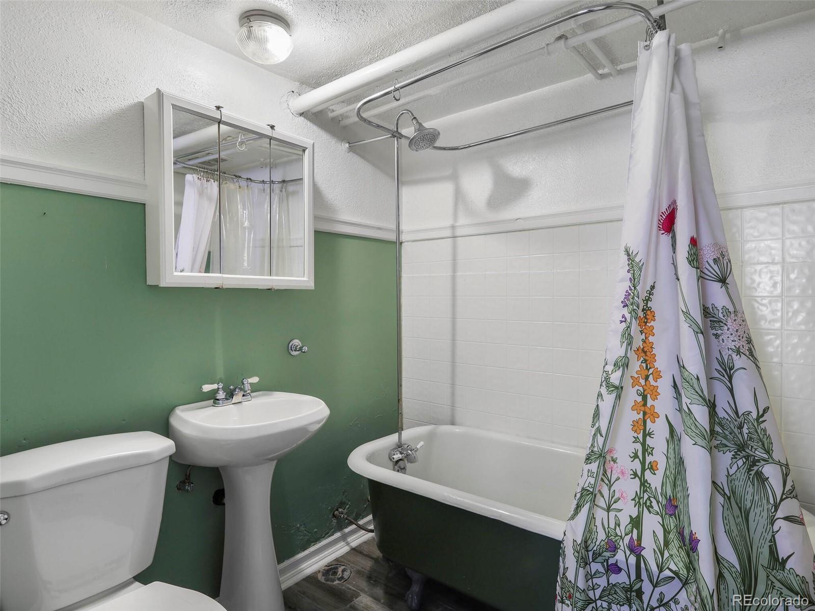 2080 N Locust Street