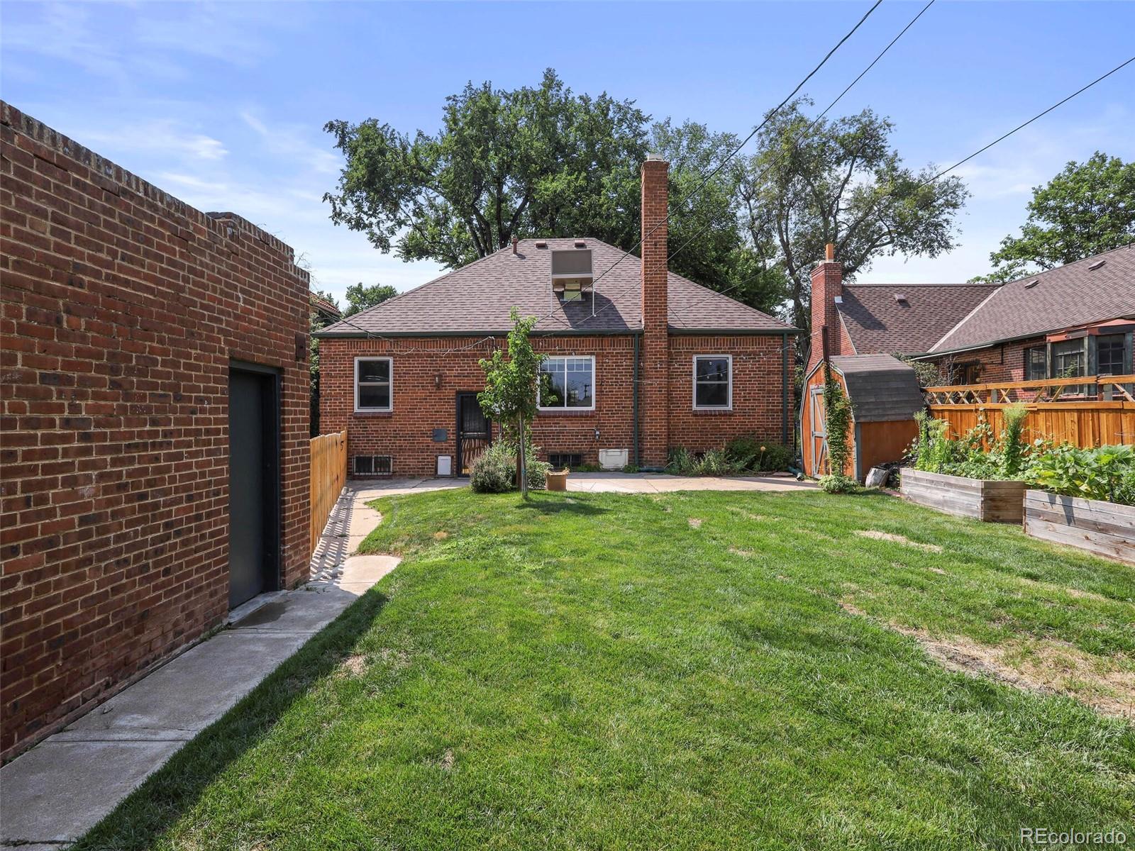 2080 N Locust Street