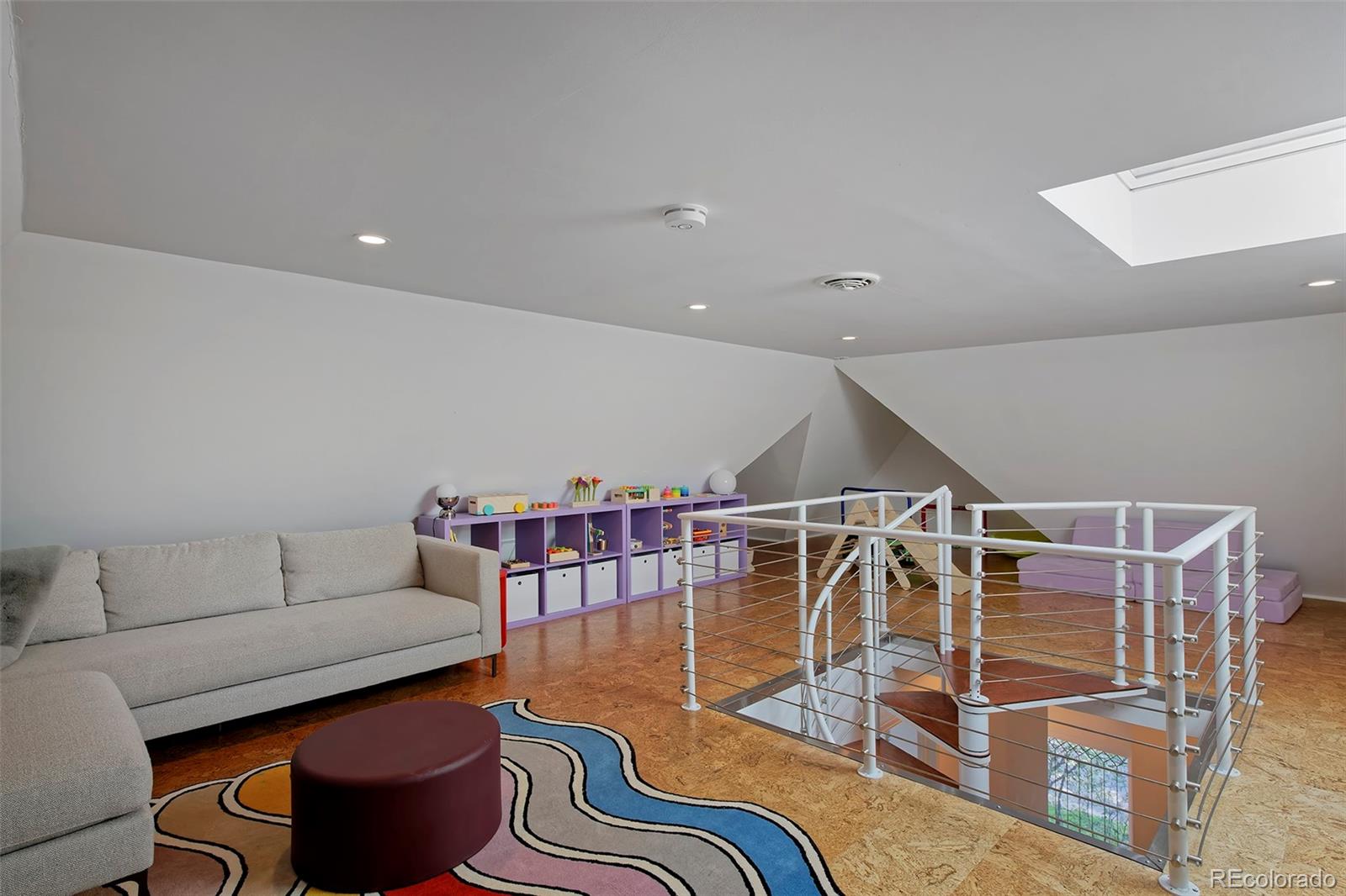 590 Race Street