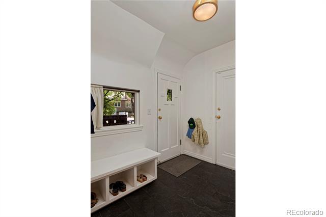 590 Race Street