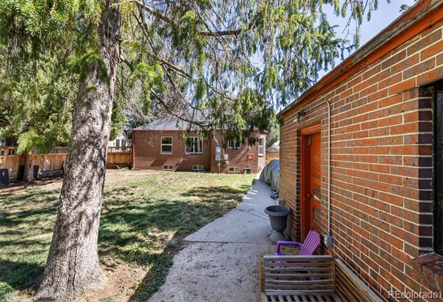 2371 Locust Street