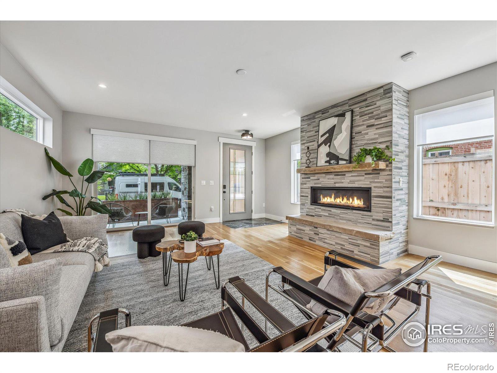 3373 W Moncrieff Place