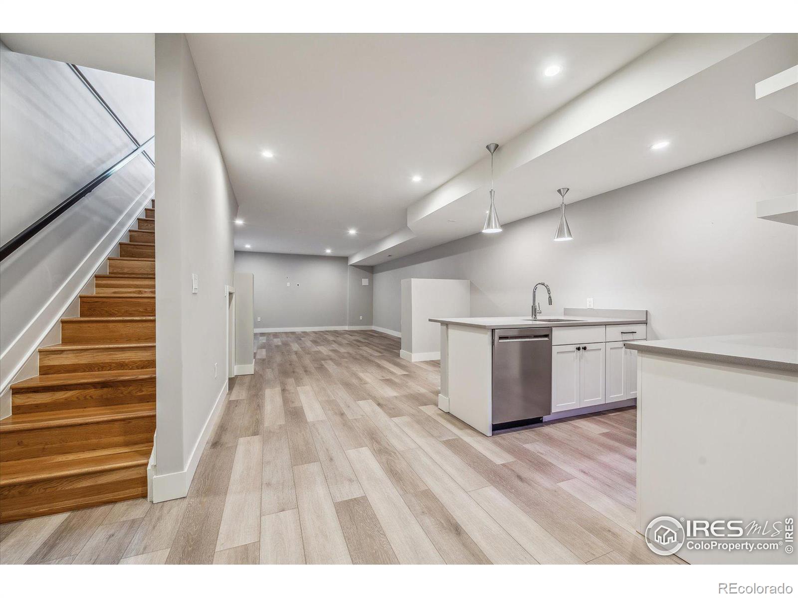 3373 W Moncrieff Place