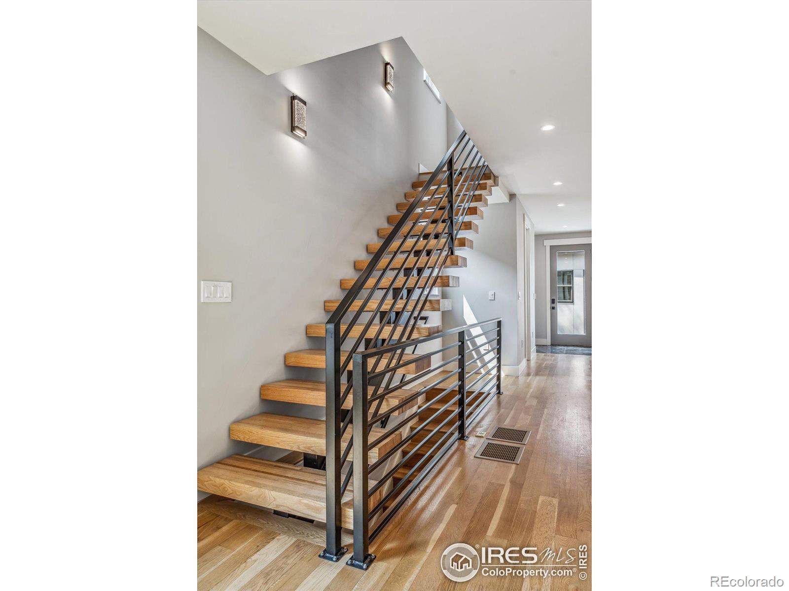 3373 W Moncrieff Place