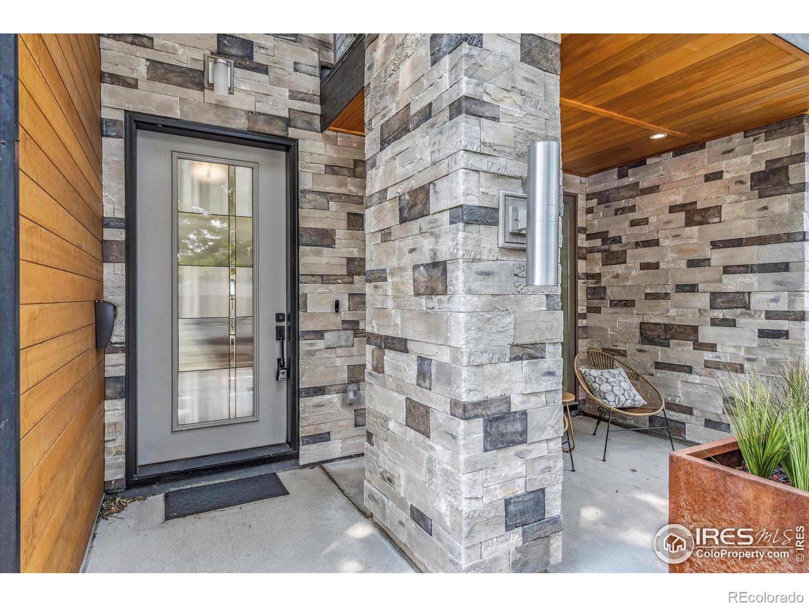 3373 W Moncrieff Place