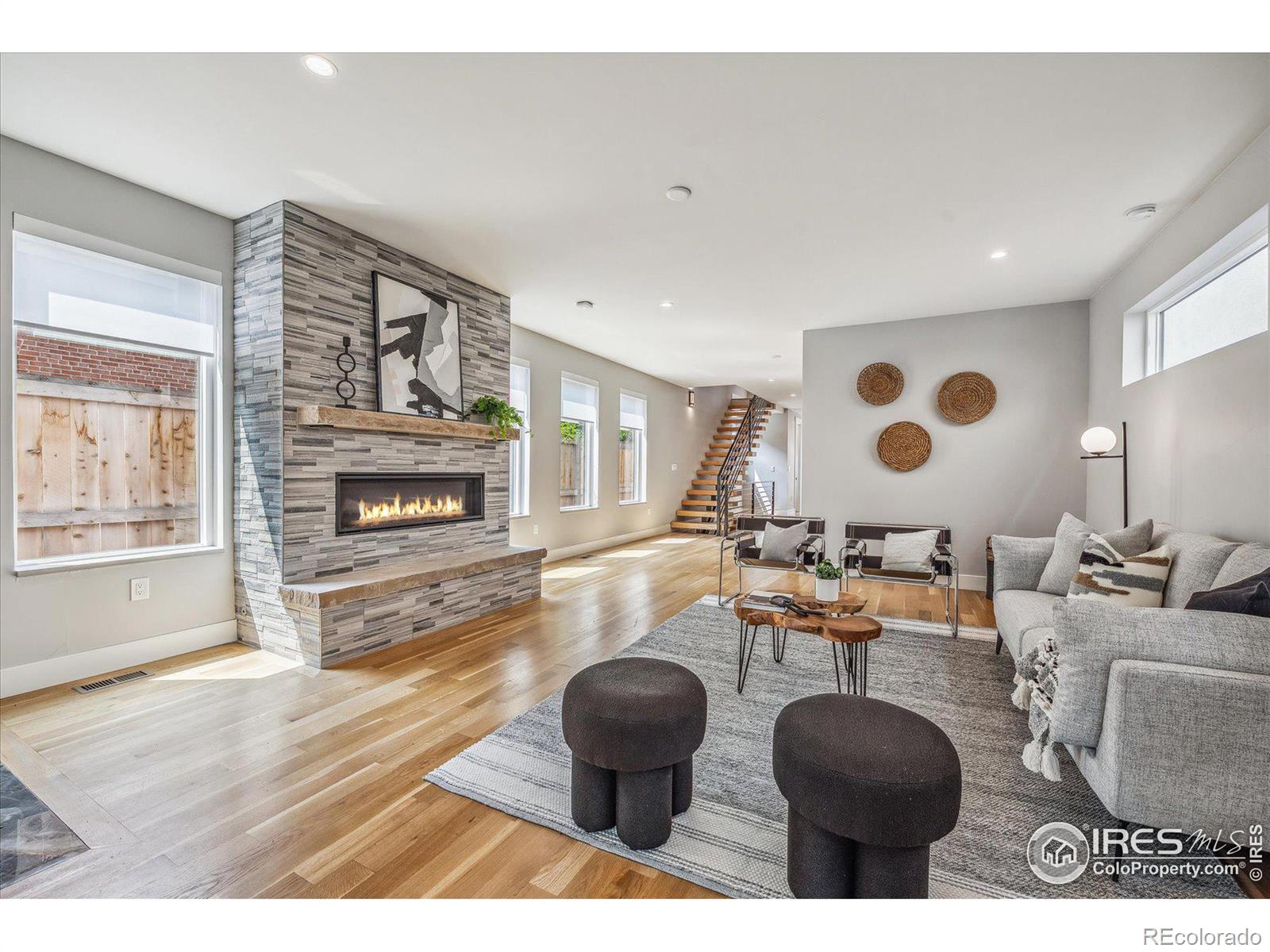 3373 W Moncrieff Place