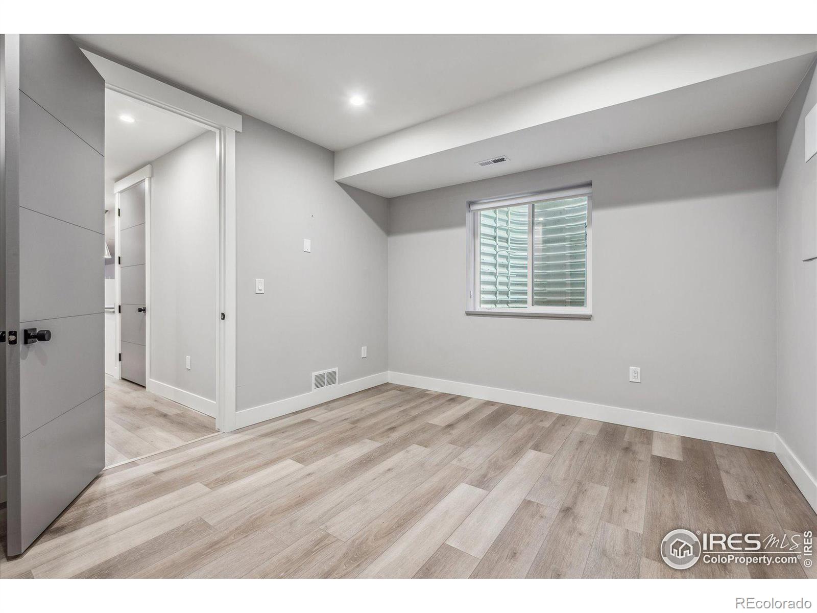 3373 W Moncrieff Place