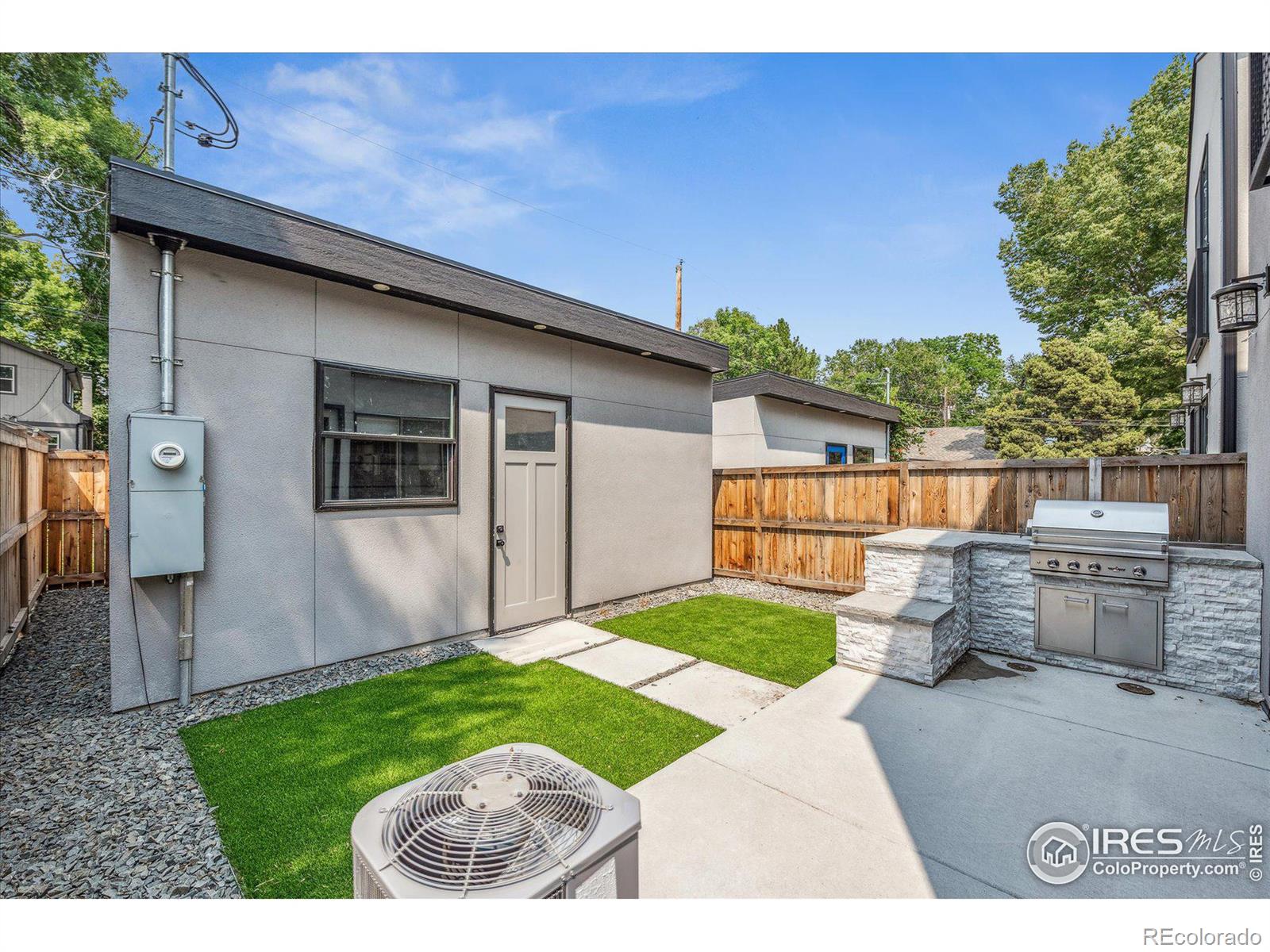 3373 W Moncrieff Place