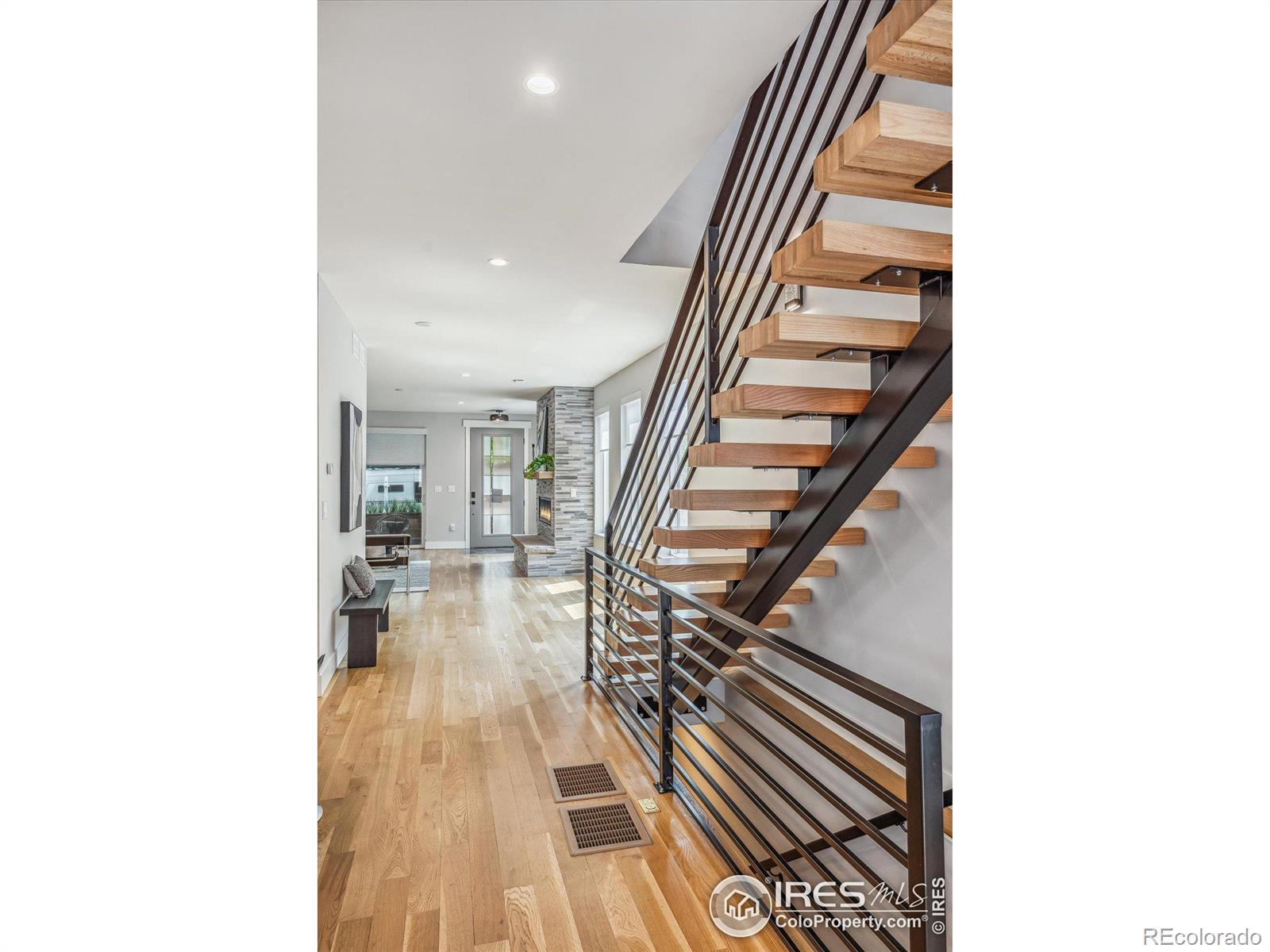 3373 W Moncrieff Place