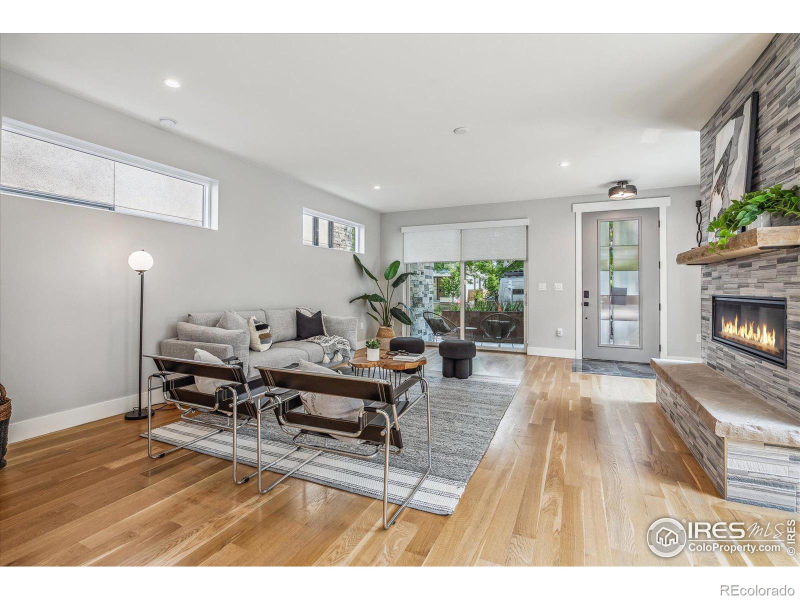 3373 W Moncrieff Place