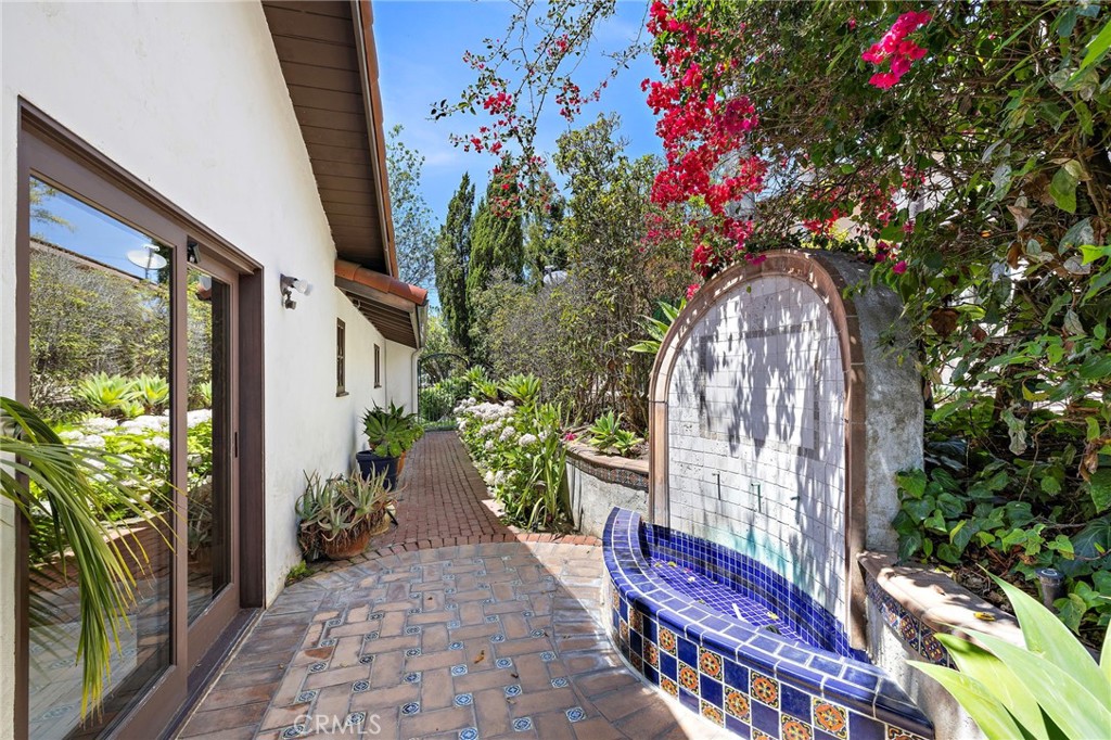 2575 Temple Hills Drive