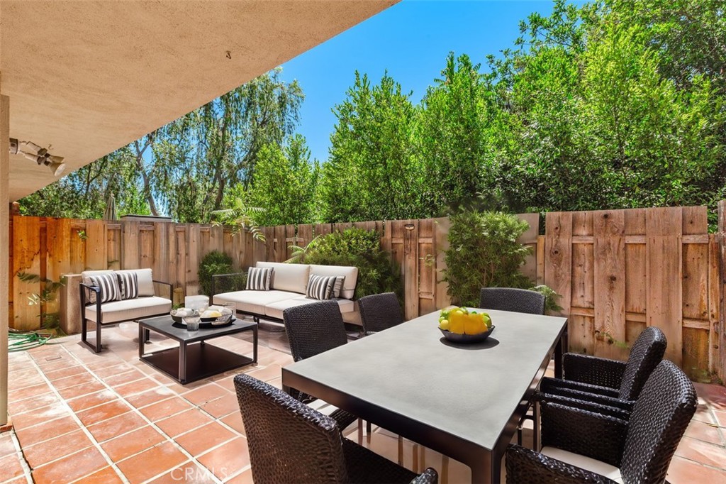 820 W Glenwood Terrace