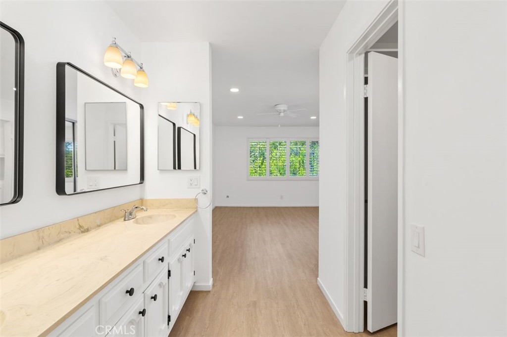 820 W Glenwood Terrace