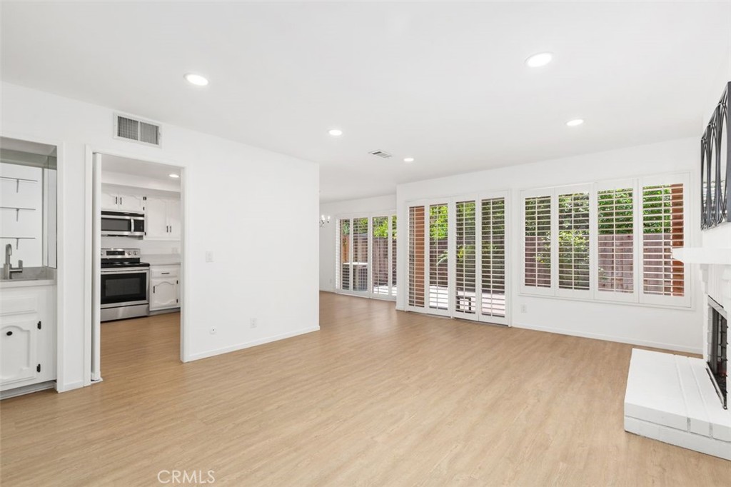 820 W Glenwood Terrace