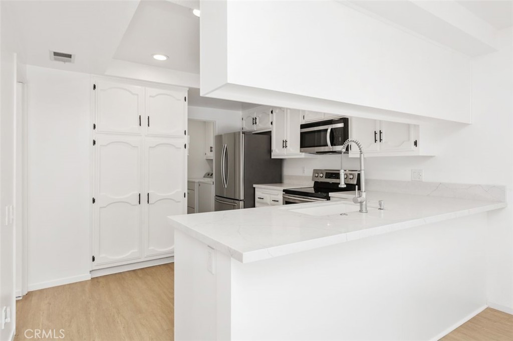 820 W Glenwood Terrace