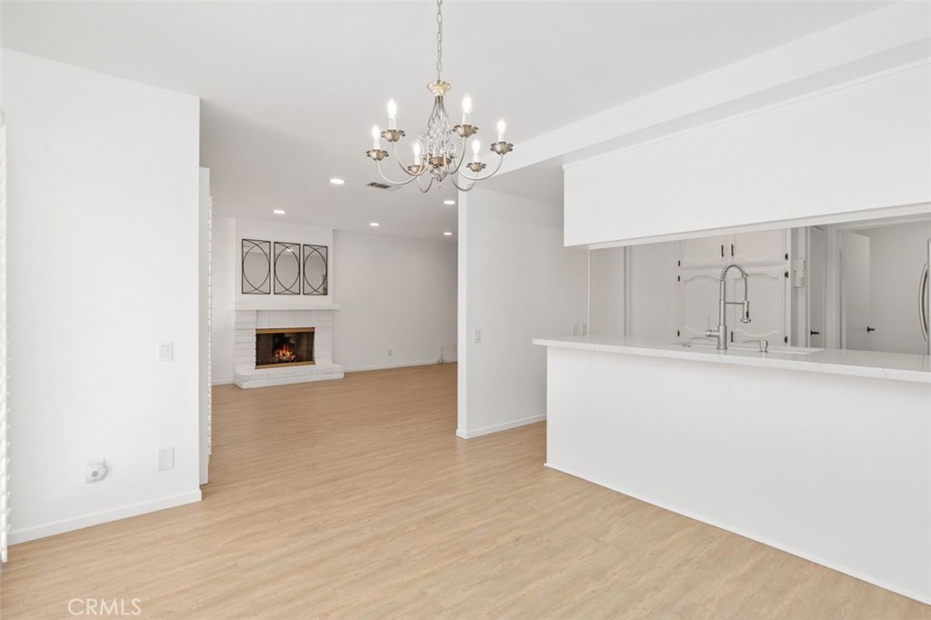 820 W Glenwood Terrace