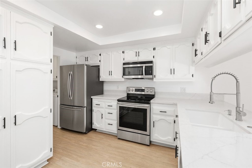 820 W Glenwood Terrace