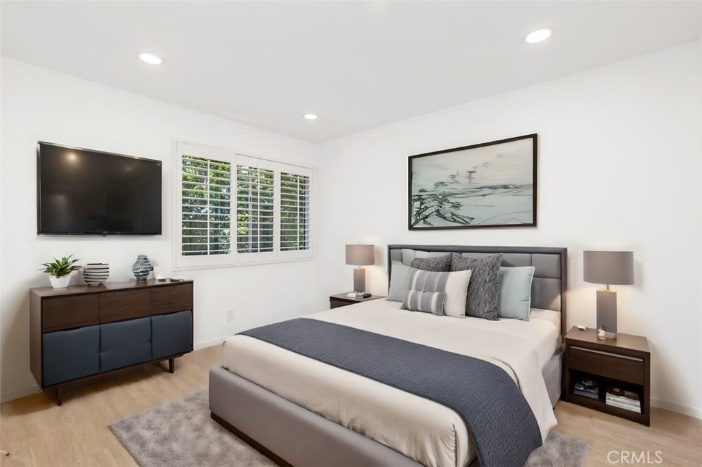 820 W Glenwood Terrace