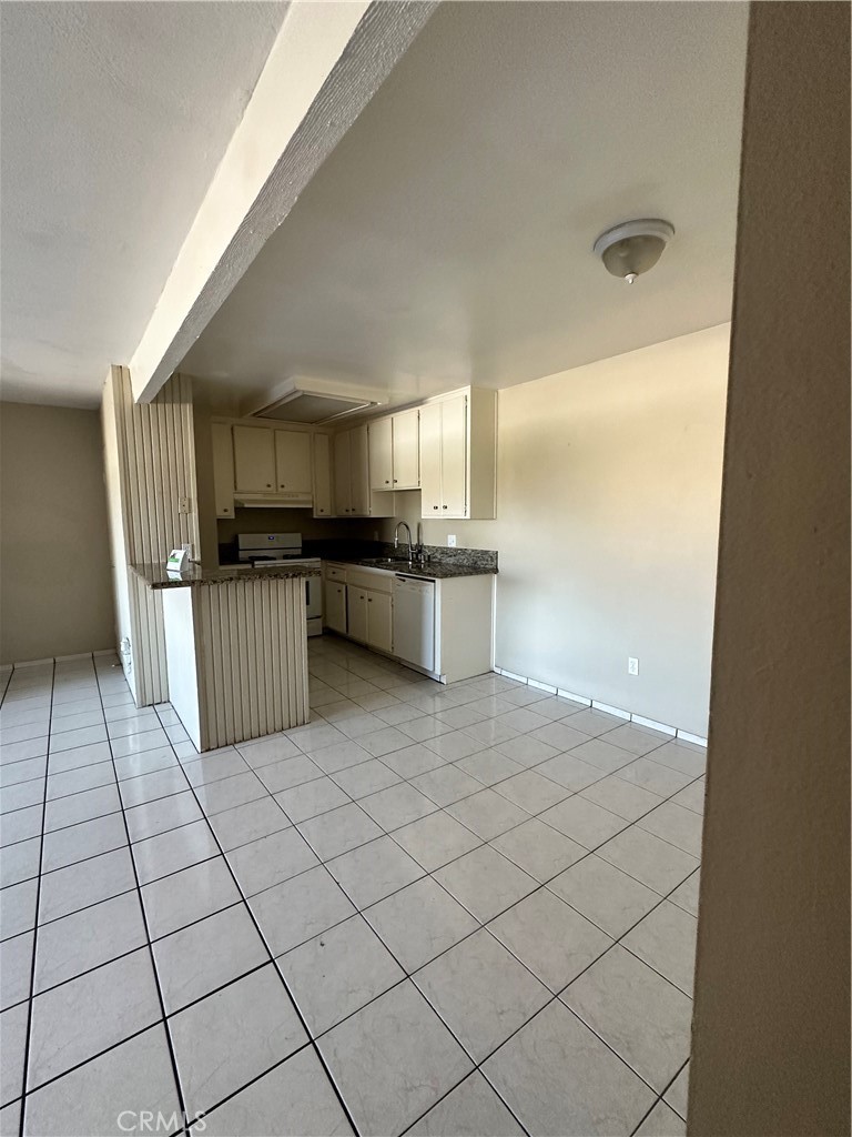 1001 W Macarthur Boulevard 30