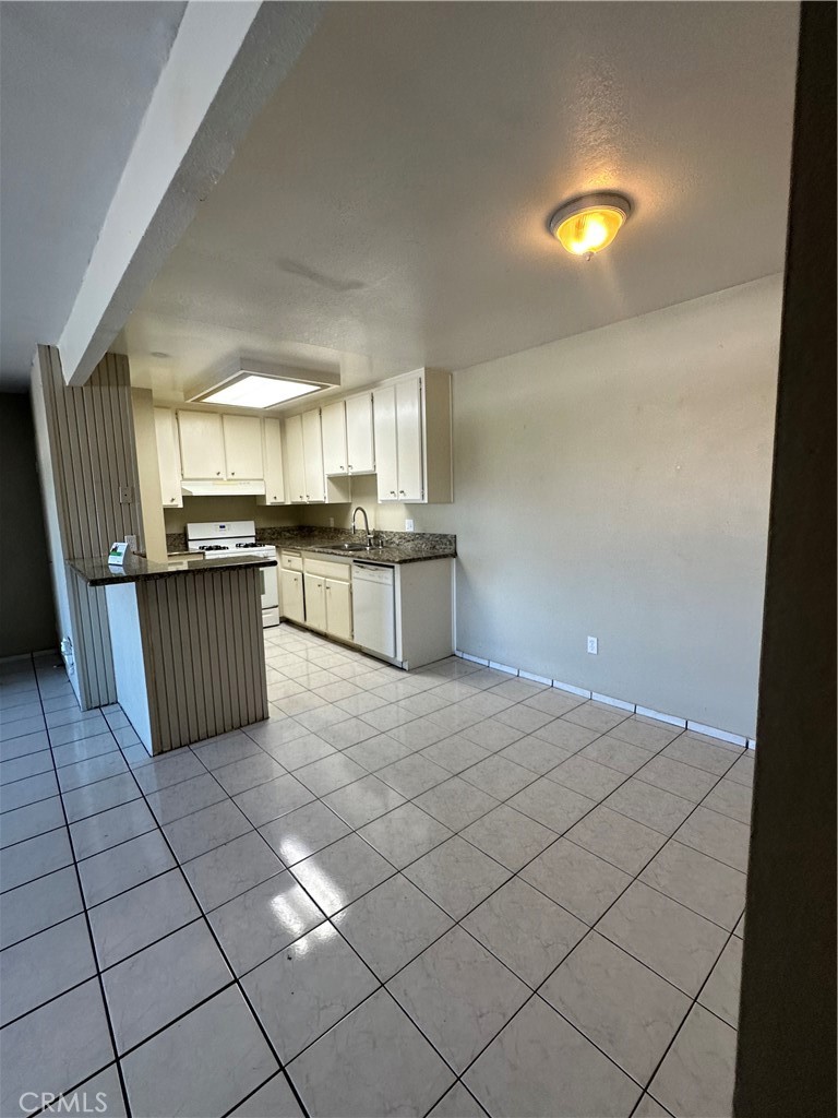 1001 W Macarthur Boulevard 30