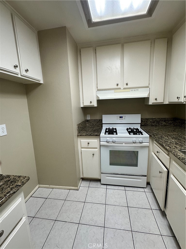 1001 W Macarthur Boulevard 30