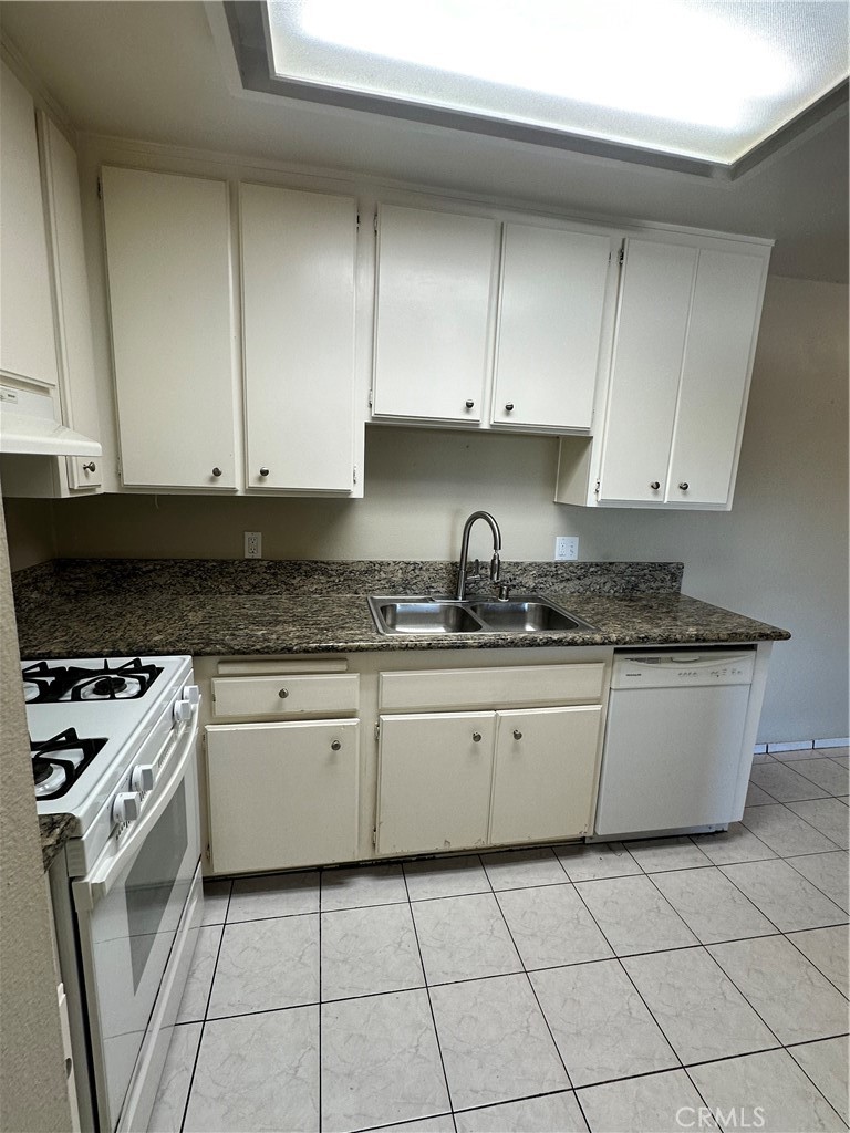 1001 W Macarthur Boulevard 30